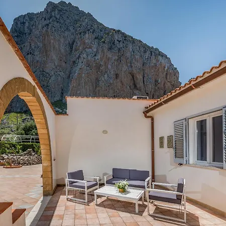 Spada Con Ampi Spazi Esterni